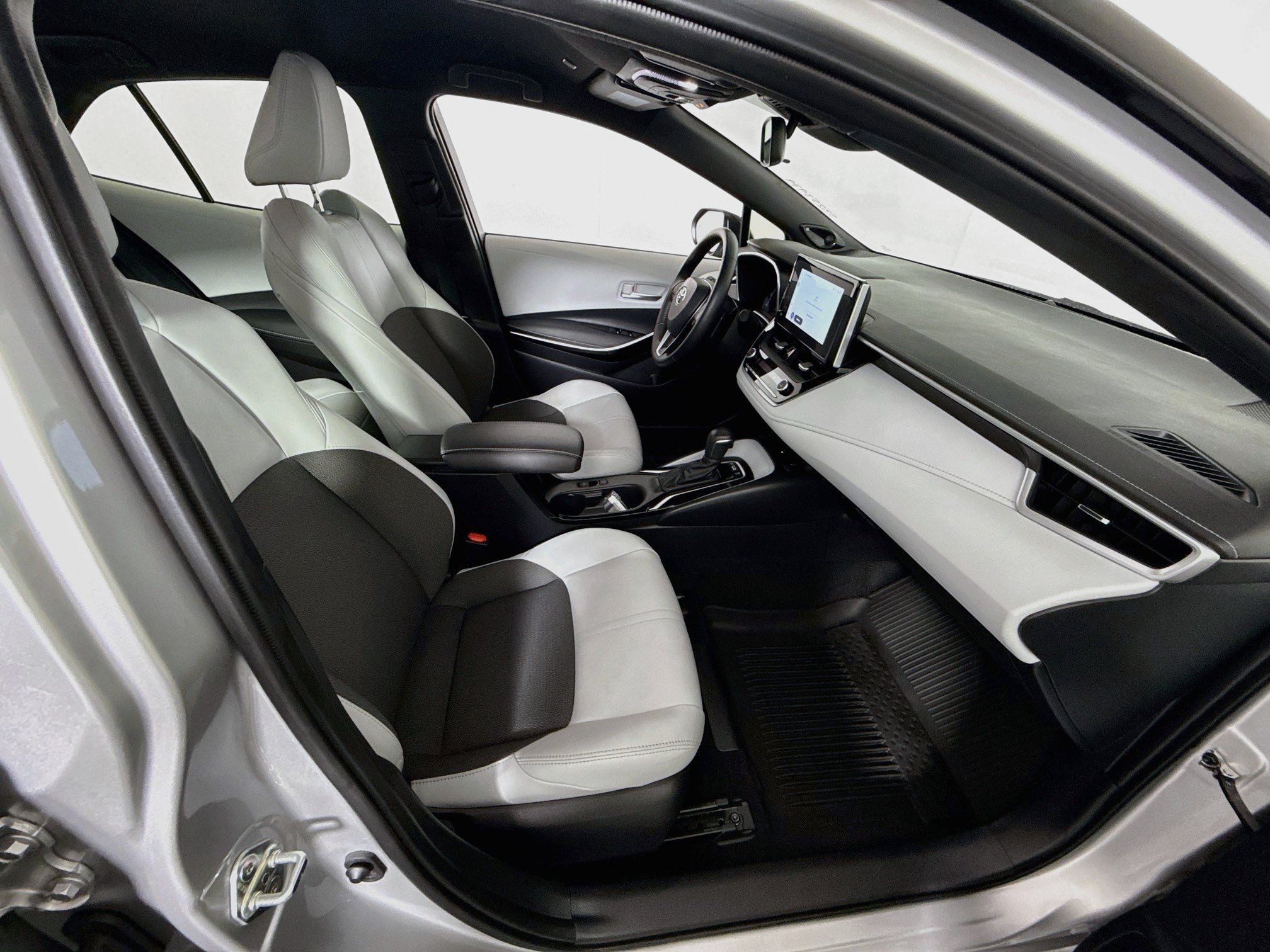 Certified 2025 Toyota Corolla XSE FWD image 20