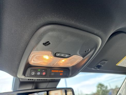 Used 2023 Chevrolet Colorado Z71 w/ Z71 Convenience Package 2 image 31