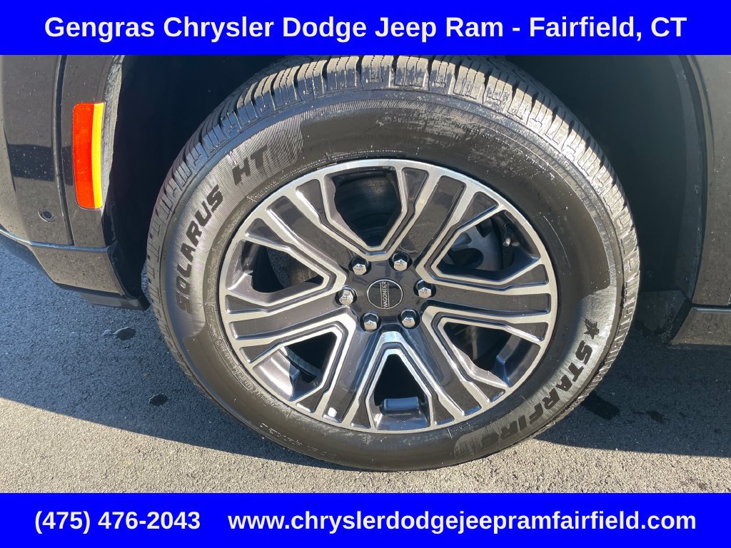 Certified 2025 Jeep Wagoneer Series II AWD/4WD image 12
