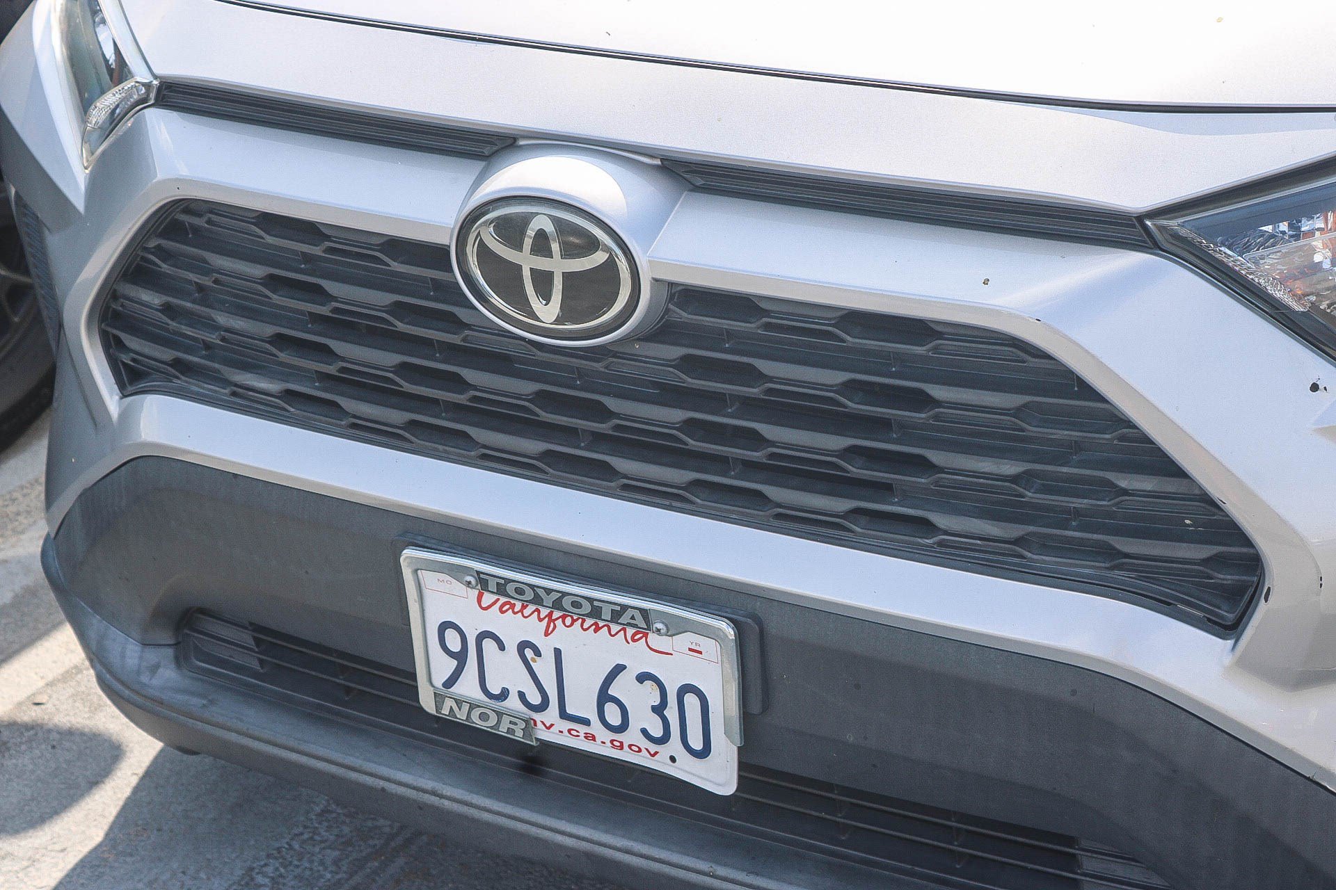 Used 2019 Toyota RAV4 LE w/ Carpet Mat Package FWD image 7