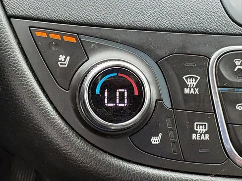 Used 2018 Chevrolet Malibu Premier w/ Premier Sun and Wheel Package FWD image 13
