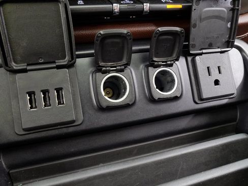 Used 2015 Chevrolet Silverado 2500 High Country w/ High Country Premium Package AWD/4WD image 28