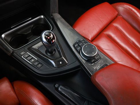 Used 2015 BMW M4 Convertible image 43