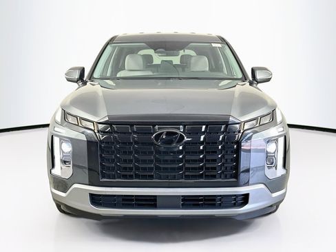 Used 2023 Hyundai Palisade SE FWD image 2