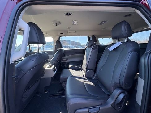 New 2026 Kia Carnival EX image 9