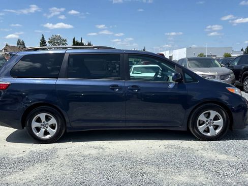 Used 2018 Toyota Sienna LE FWD image 9