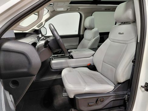 Certified 2025 Ford Expedition Max Platinum w/ Driver's Package AWD/4WD image 4