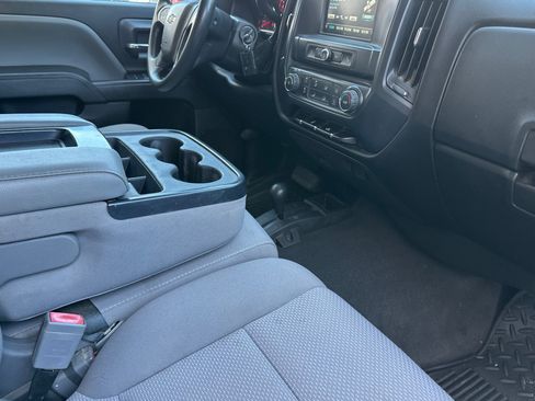 Used 2018 Chevrolet Silverado 1500 Custom w/ Custom Value Package AWD/4WD image 17