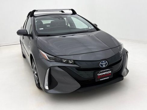 Used 2022 Toyota Prius Prime XLE FWD image 3