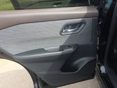 Used 2023 Nissan Rogue SV FWD image 15