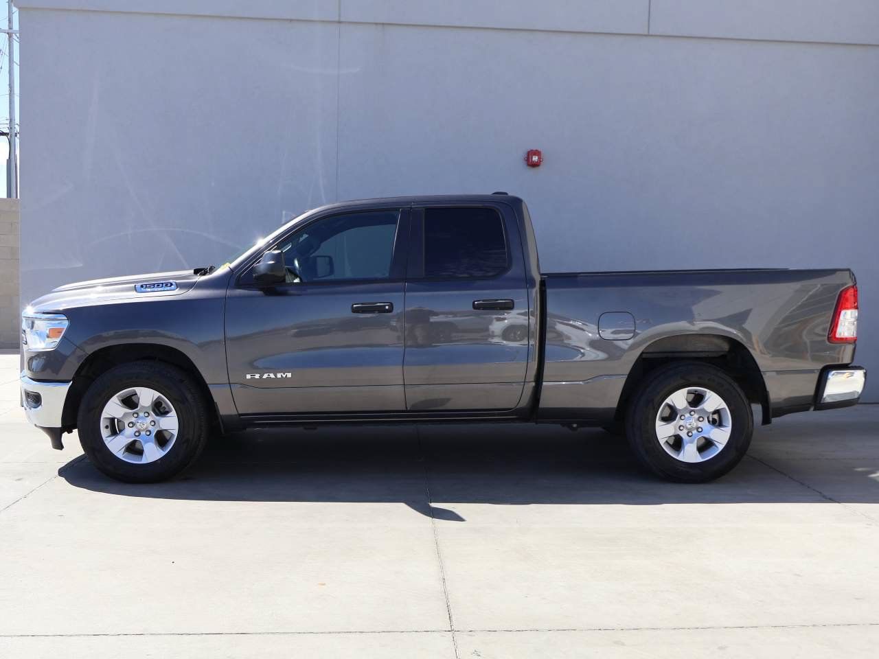 Used 2023 RAM 1500 Big Horn AWD/4WD image 2