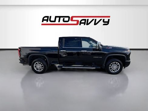 Used 2025 Chevrolet Silverado 2500 LTZ w/ LTZ Premium Package AWD/4WD image 8