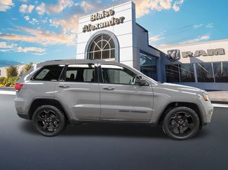 Used 2019 Jeep Grand Cherokee Laredo video 2