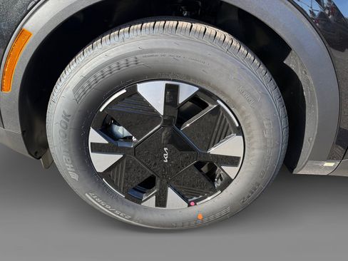 New 2026 Kia Sportage LX image 9