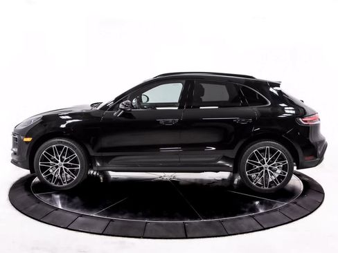 Certified 2026 Porsche Macan AWD/4WD image 2