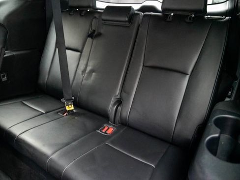 Used 2021 Toyota Highlander XSE image 17