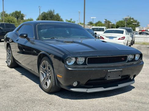 Used 2012 Dodge Challenger R/T RWD image 3