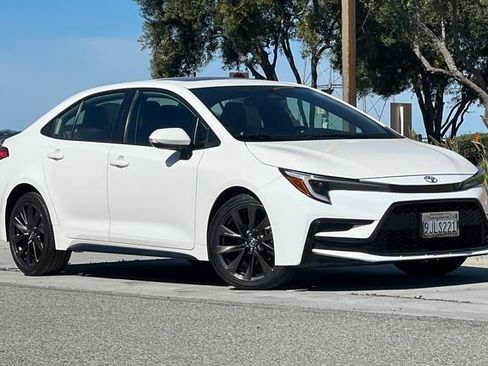 Used 2024 Toyota Corolla SE w/ SE Premium Package image 2