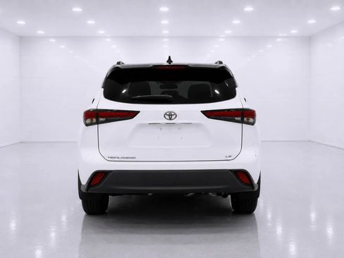 Used 2021 Toyota Highlander L FWD image 4