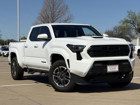 Used 2024 Toyota Tacoma TRD Sport image 2