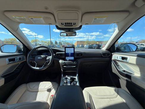 Used 2020 Ford Explorer Platinum w/ Premium Technology Package AWD/4WD image 26
