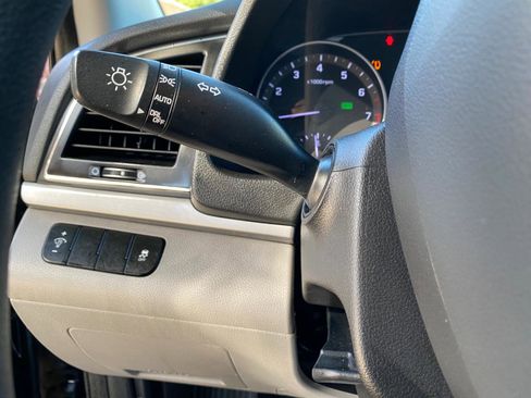 Used 2017 Hyundai Elantra SE image 55