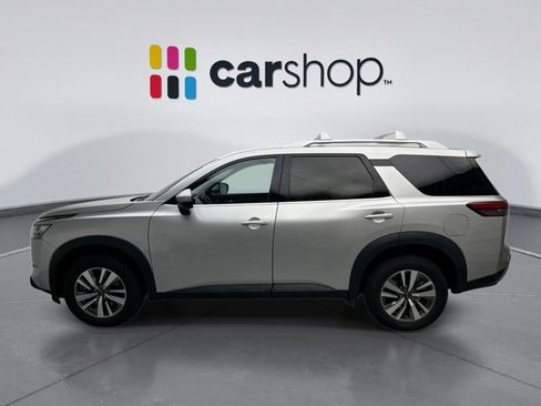 Used 2023 Nissan Pathfinder SL image 2