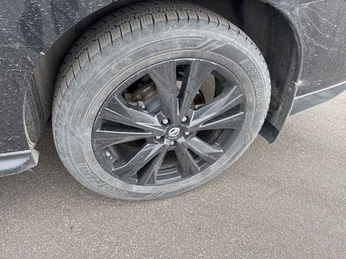 Used 2018 Nissan Pathfinder SL w/ Midnight Edition Package image 40