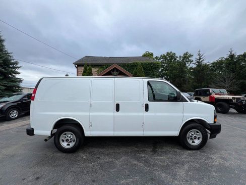Used 2019 GMC Savana 2500 w/ Driver Convenience Package image 8