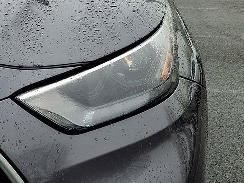 Used 2024 Toyota Highlander XLE image 9