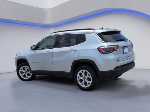 Used 2025 Jeep Compass Latitude AWD/4WD image 9