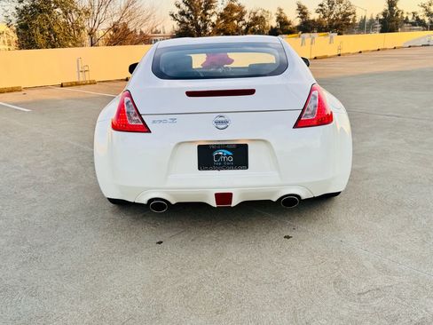 Used 2017 Nissan 370Z Coupe RWD image 8