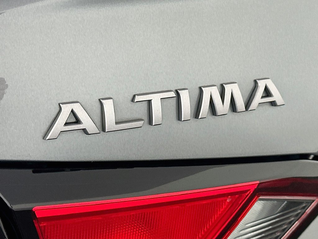 Used 2025 Nissan Altima 2.5 SV FWD image 37