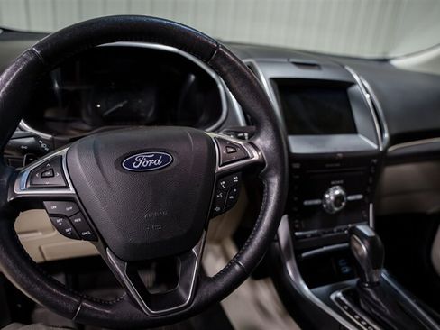 Used 2018 Ford Edge Titanium w/ Technology Package AWD/4WD image 12