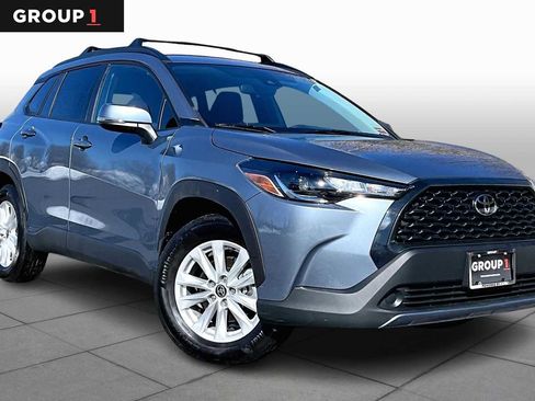 Certified 2022 Toyota Corolla Cross LE image 3