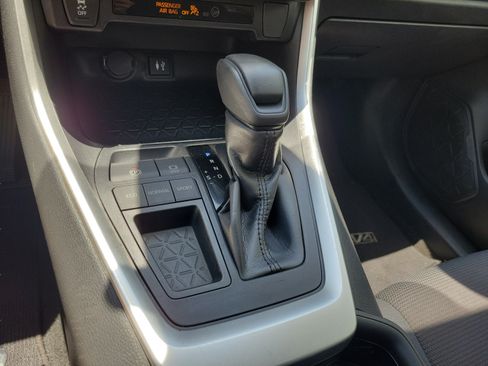 Used 2019 Toyota RAV4 LE FWD image 30