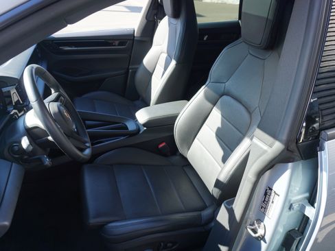 Used 2024 Porsche Macan 4 Electric image 5