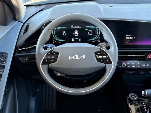New 2025 Kia Niro EX image 17