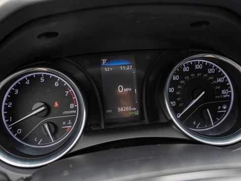 Used 2020 Toyota Camry SE image 11