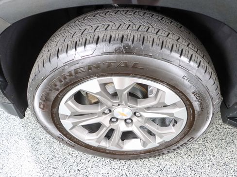 Used 2025 Chevrolet Suburban LT w/ Comfort Package image 11