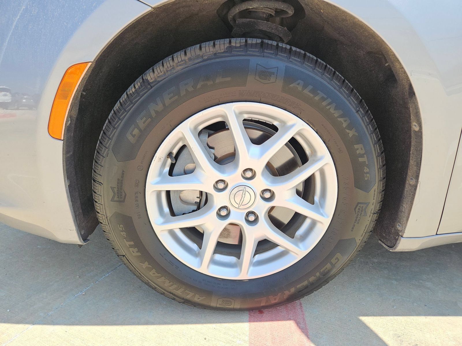 Used 2020 Chrysler Pacifica Touring-L FWD image 27