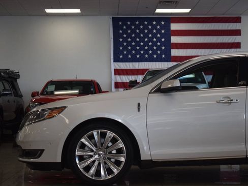 Used 2013 Lincoln MKS AWD image 17