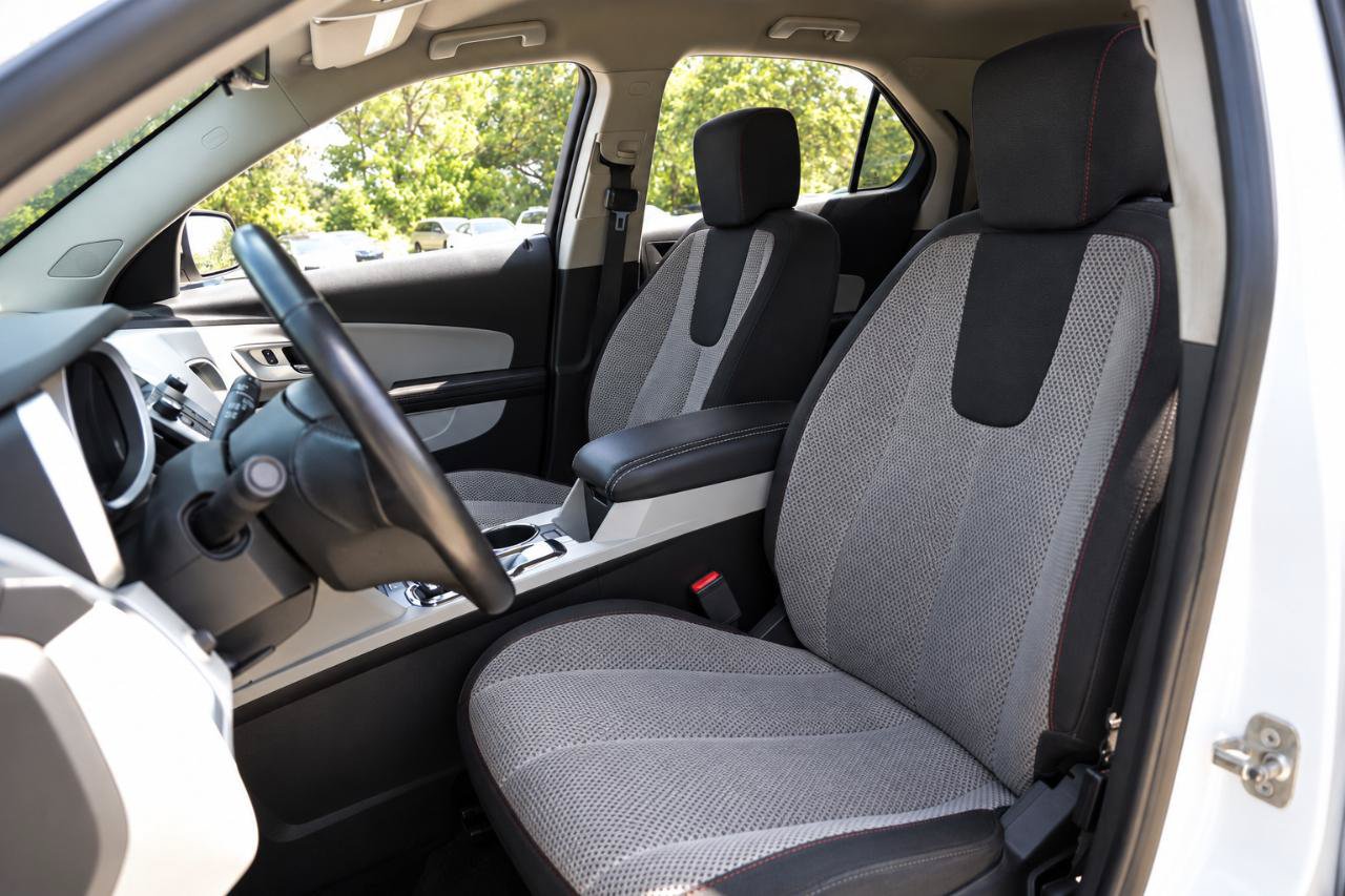Used 2017 Chevrolet Equinox LT w/ Convenience Package FWD image 4