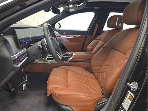 Used 2025 BMW 760i xDrive w/ Executive Package AWD/4WD image 6