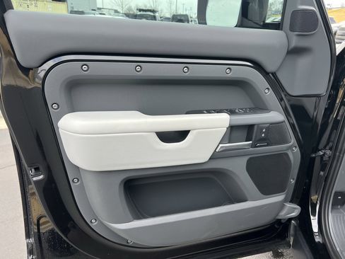 Used 2025 Land Rover Defender 110 S image 14