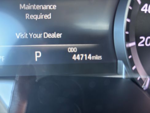 Used 2023 Toyota Highlander XLE image 6