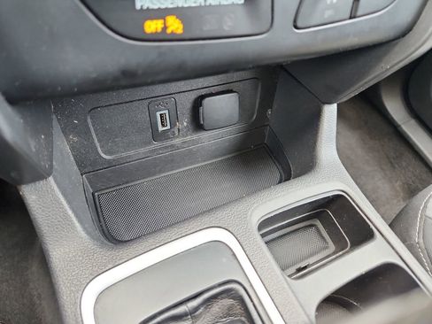 Used 2019 Ford Escape SE image 29