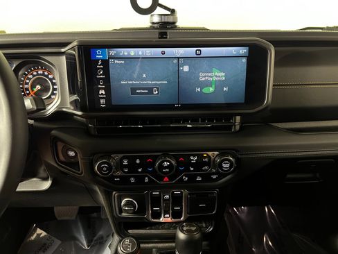 Used 2024 Jeep Wrangler Unlimited Sahara w/ Safety Group AWD/4WD image 17