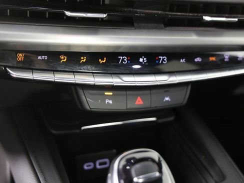 Used 2025 Cadillac XT4 Premium Luxury image 15