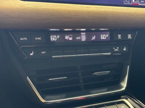 Used 2022 Audi e-tron GT Premium Plus image 36